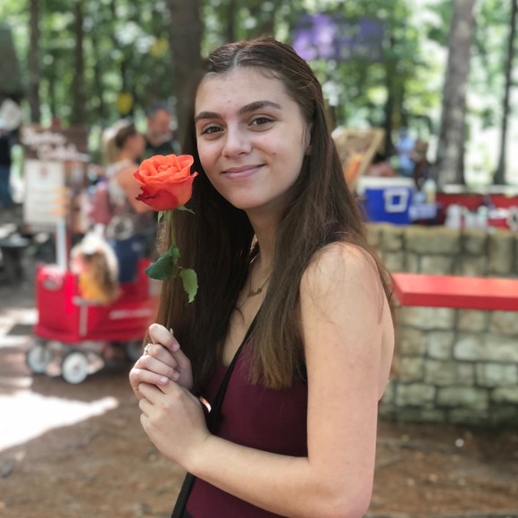 Meet your Posher, Tori - Picture 1 of 1